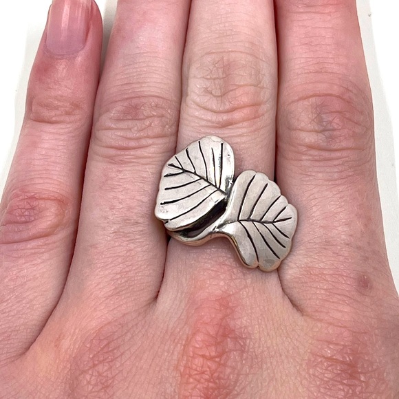 Jewelry - Vintage 925 Sterling Silver Leaf Ring Size 7